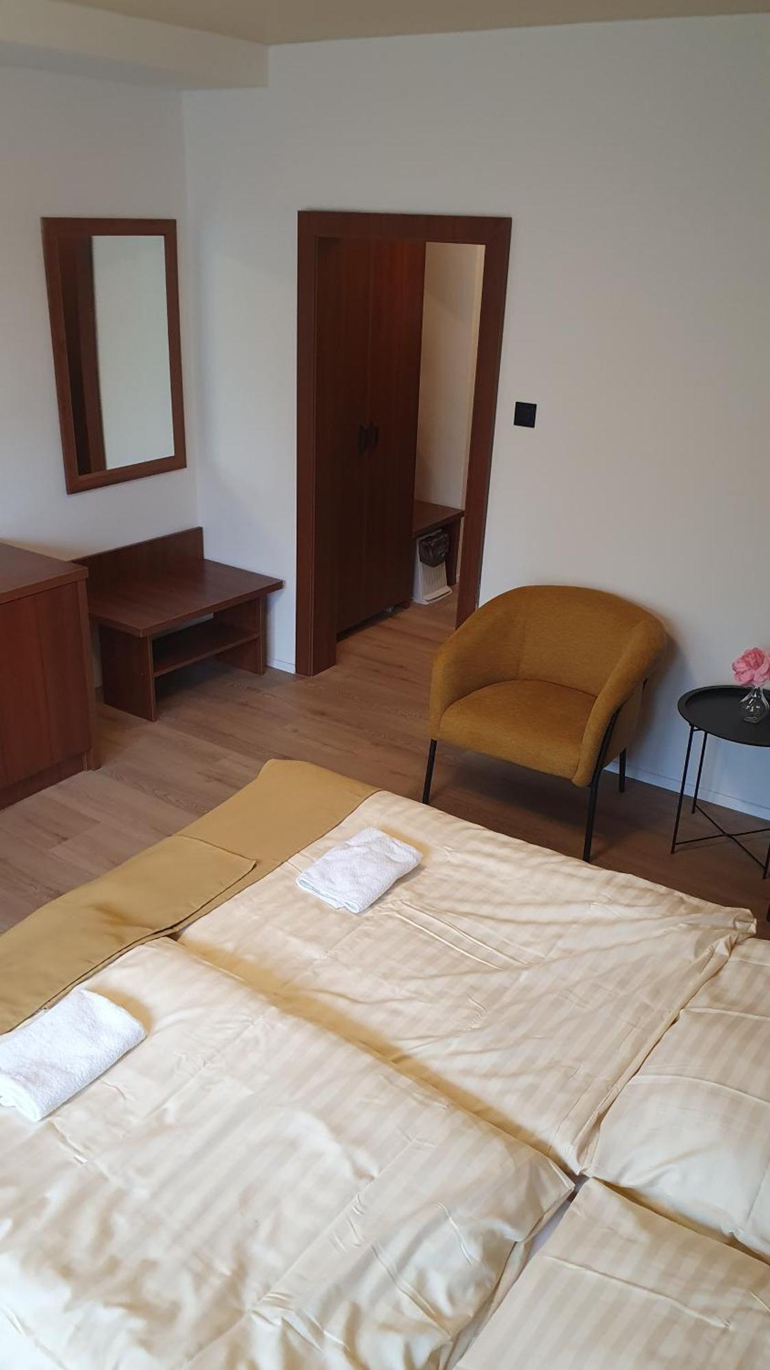 Hotel Felicia Kaluža Esterno foto