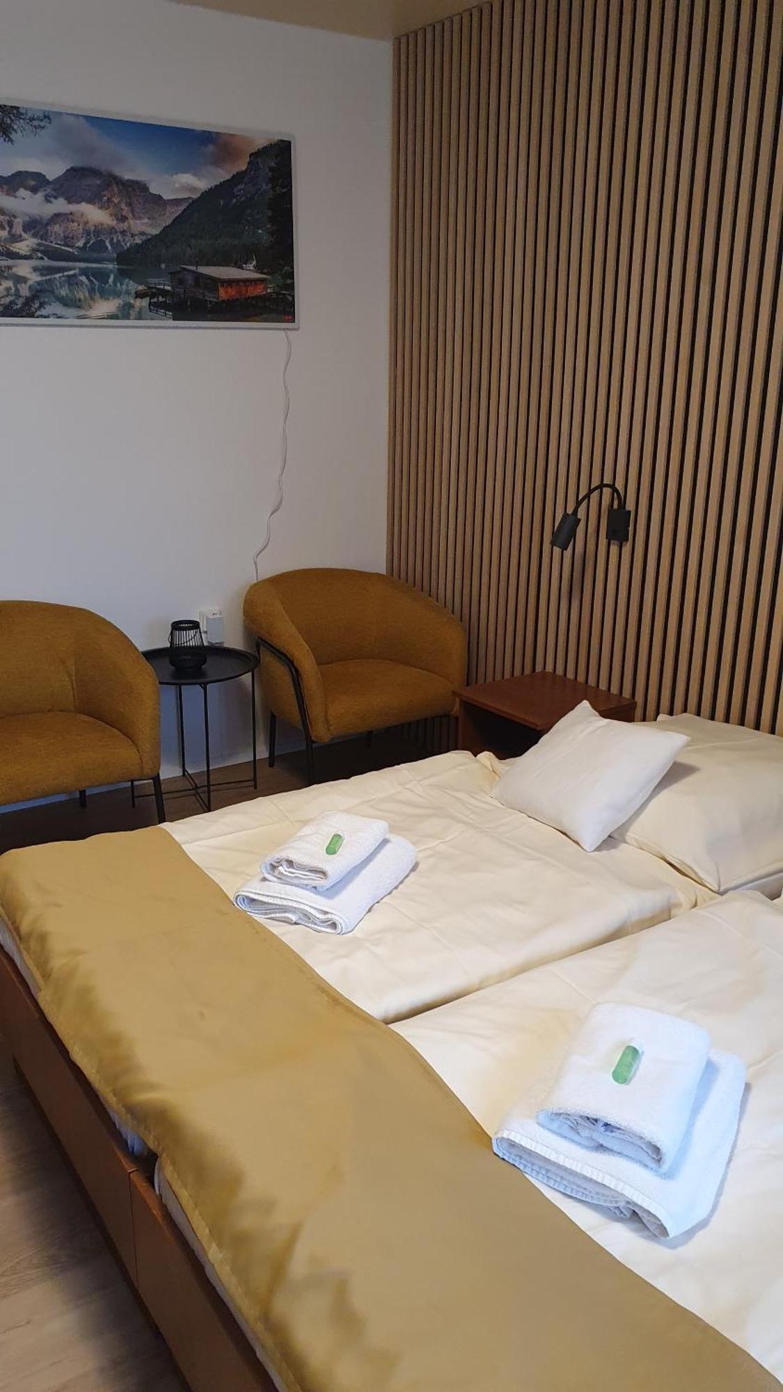 Hotel Felicia Kaluža Esterno foto