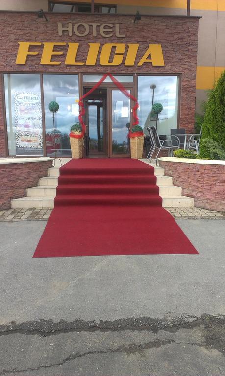 Hotel Felicia Kaluža Esterno foto
